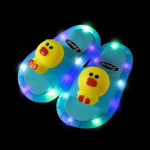Pantuflas con suela de PVC y luz LED estilo dibujos animados para niños, chanclas nocturnas luminosas de verano, estilo casual para la playa, la casa o el hotel.